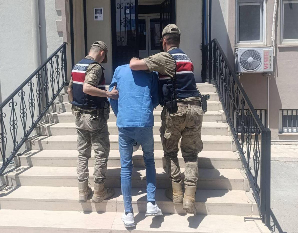 JASAT'ın takibindeki firari Karaköprü'de kıskıvrak yakalandı!