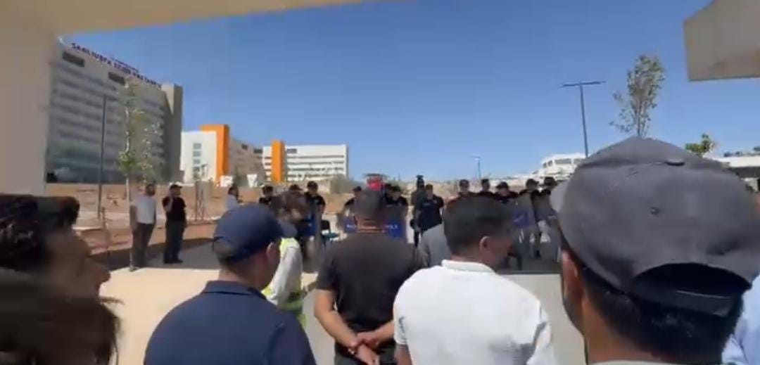Şanlıurfa Şehir Hastanesi inşaatında işçiler yeniden çatıda: Alacaklarını istiyorlar