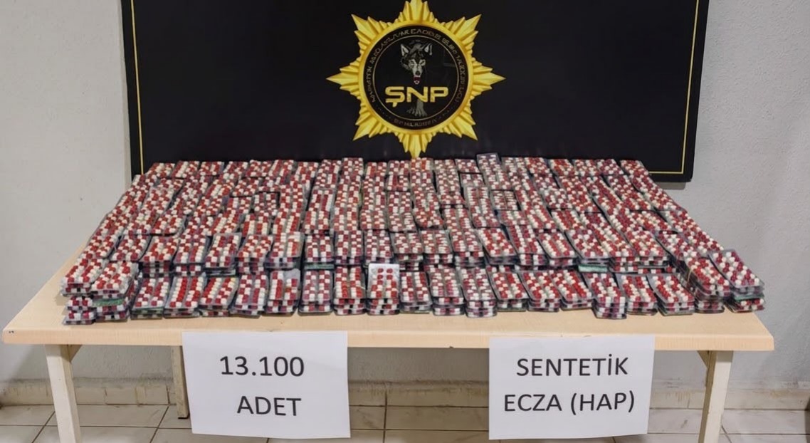 Şanlıurfa’da uyuşturucu operasyonu: Araçtan 13 bin 100 hap çıktı