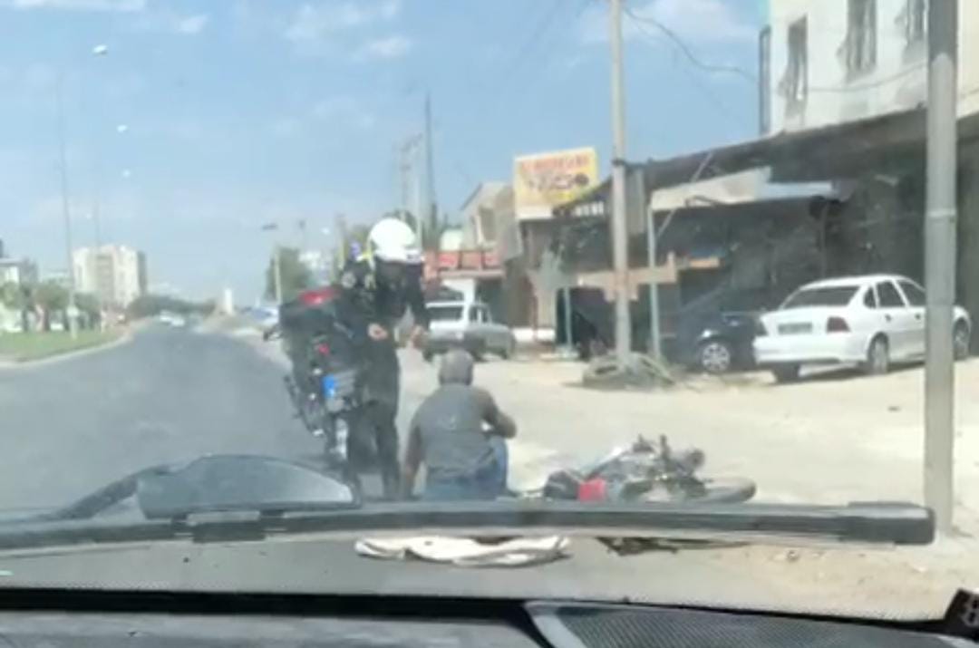 Akçakale’de polisten kaçan motosikletli kaza yaptı!