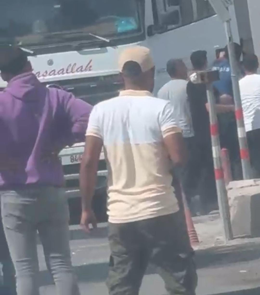 Akçakale Gümrük Kapısı’nda gerginlik: Şoför ve görevliler birbirine girdi!