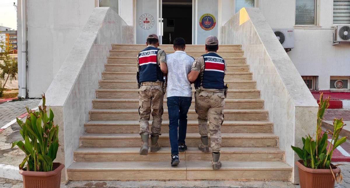 Akçakale’de aranan ceza evi firarisi jandarmaya yakalandı