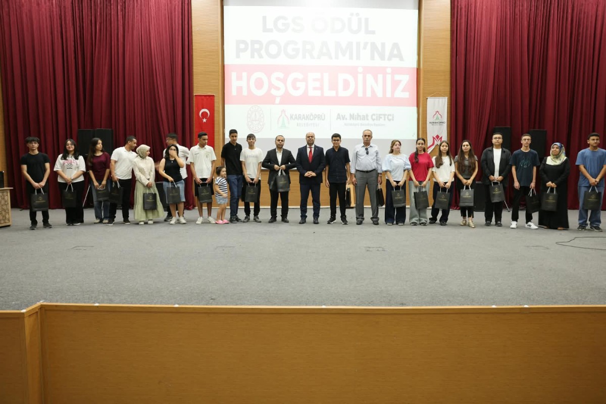 Karaköprü Belediyesi’nden dereceye giren öğrencilere tablet desteği