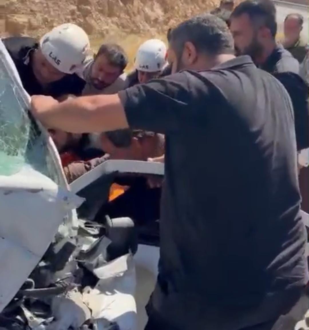 Halfeti-Birecik yolunda tur otobüsü ile hafif ticari araç çarpıştı: 1 ölü