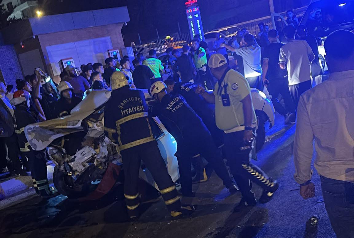 Haliliye’de zincirleme kaza: Arkadan çarptığı araç alev aldı, sürücü olay yerinden kaçtı
