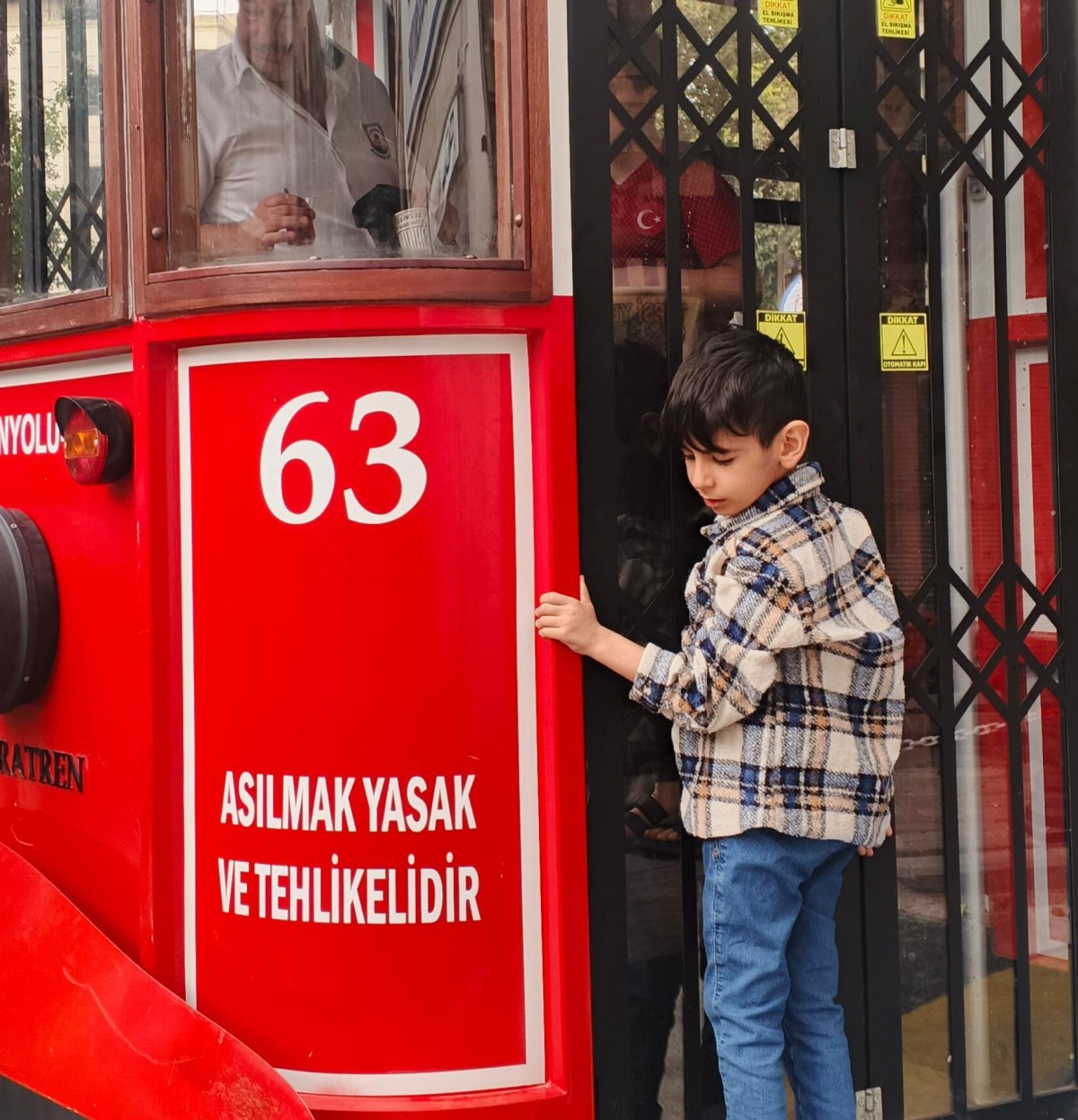 TEKNOFEST yoğunluğu nedeniyle Divanyolu Caddesi araç trafiğine açıldı