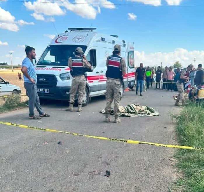 Akçakale'de trafik kazası: Motosikletteki iki genç yaşamını yitirdi