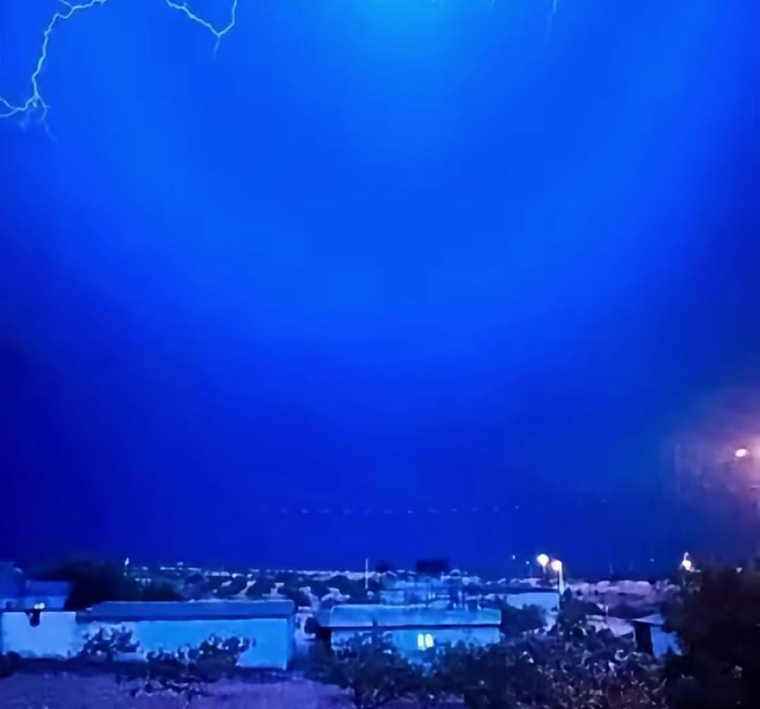 Şanlıurfa'da geceyi şimşekler aydınlattı: Kırsalda görsel şölen