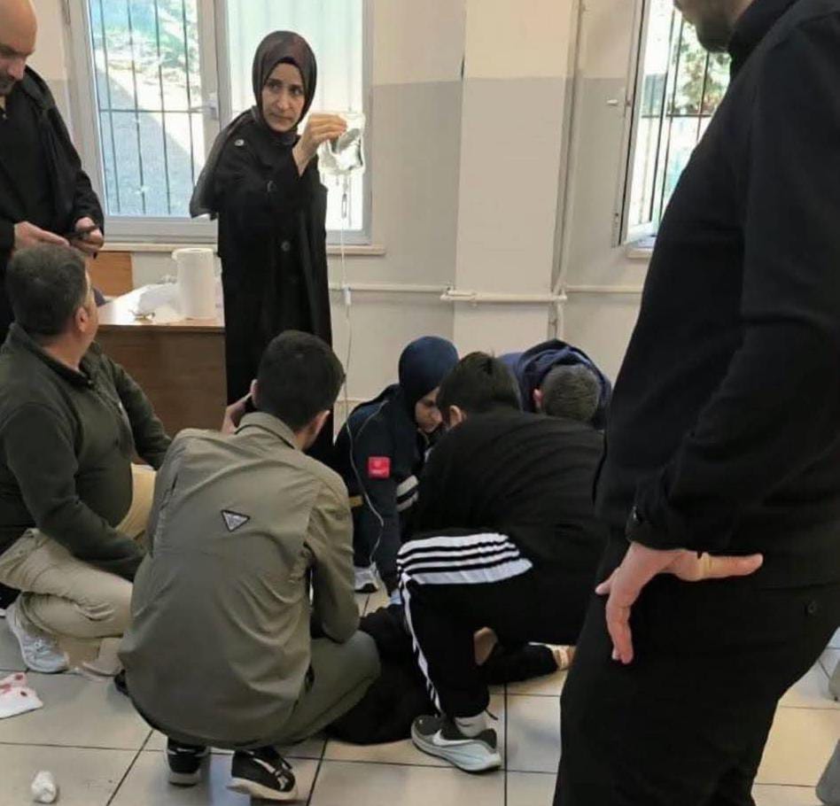 Ortaokulda bıçaklı saldırı: 2’si ağır 5 öğrenci yaralandı