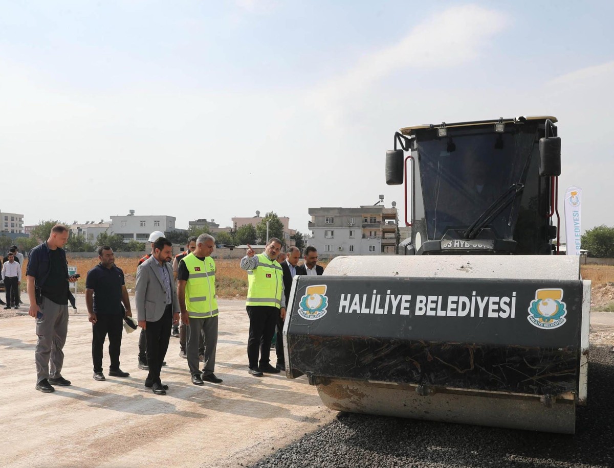 Haliliye’de asfalt seferberliği: Konuklu Mahallesi’nde çalışmalar sürüyor