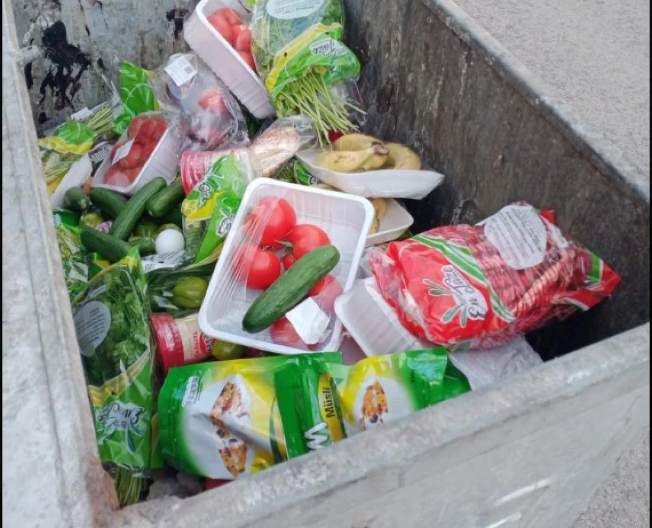 Dünya Gıda Günü'nde acı tablo: 645 milyon insan aç, gıdanın yüzde 32’si çöp!