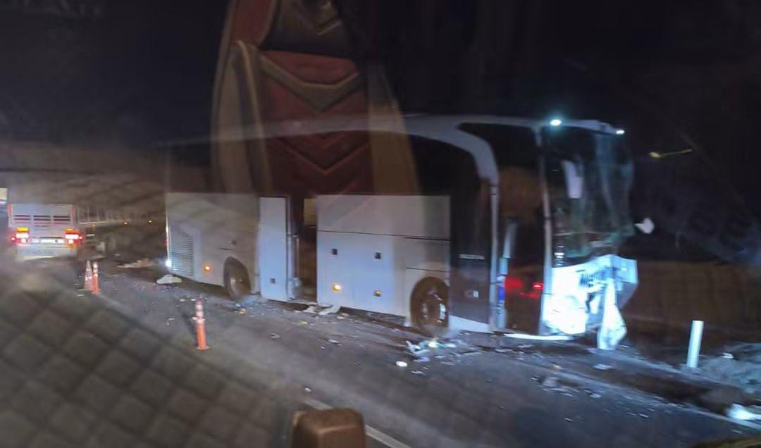 Şanlıurfa'da teşkilat otobüsü kaza yaptı: 13 yaralı