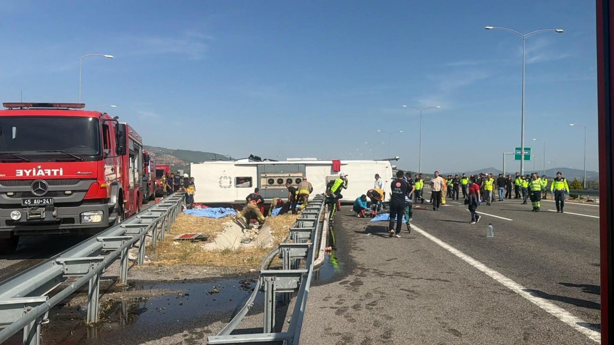 Katliam gibi kaza: otobüs ile tır çarpıştı! 11 ölü, 27 yaralı